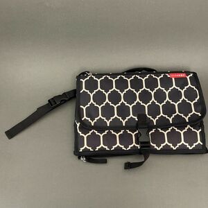 Skip Hop Diaper Changing Mat Clutch Travel Portable Black Beige NWOT